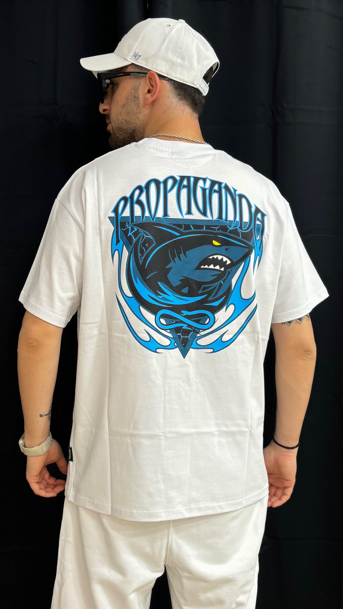 T-shirt triangle shark