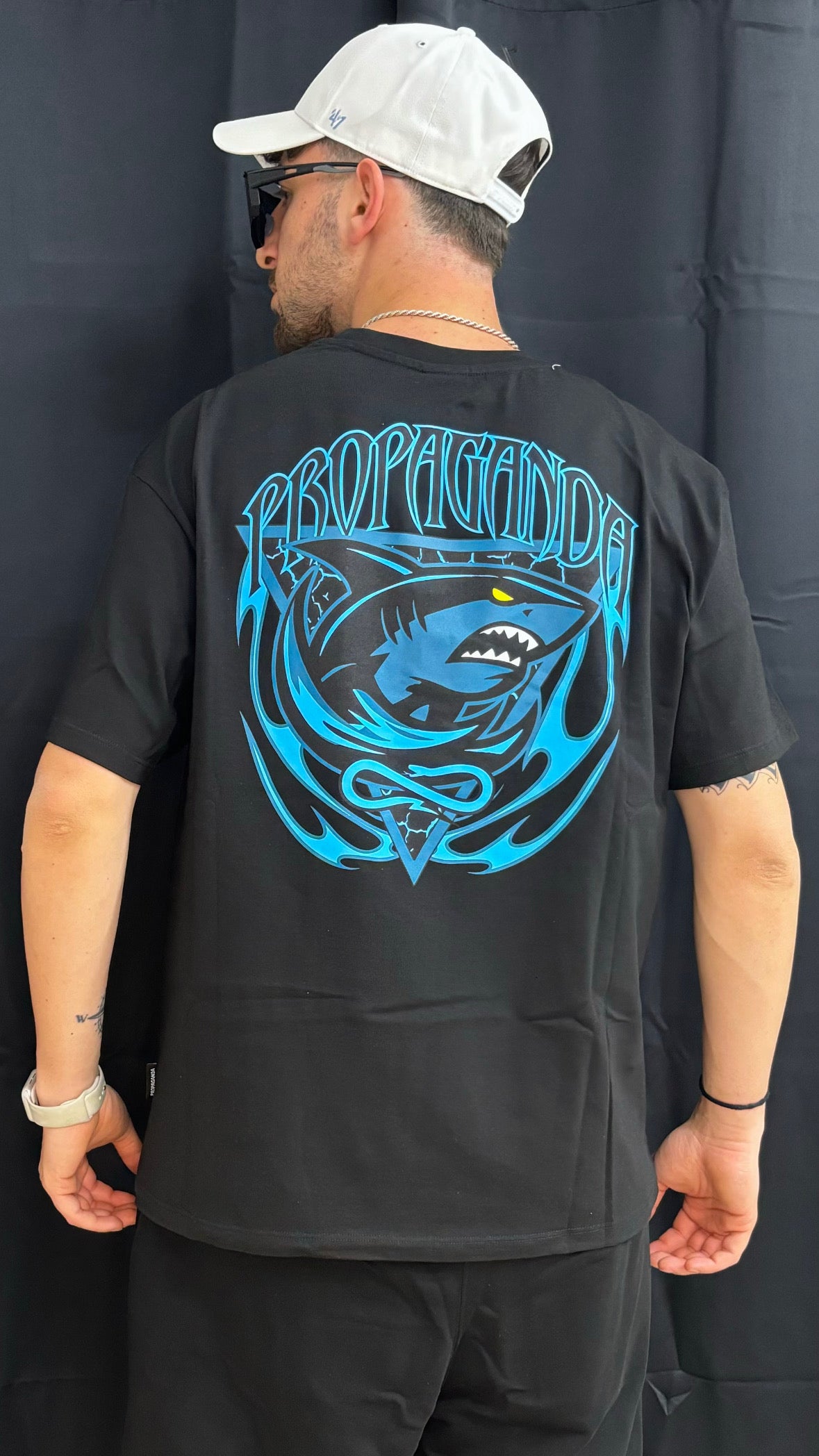 T-shirt triangle shark