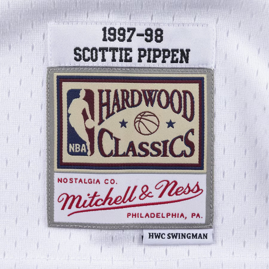 Men's Scottie Pippen White Chicago Bulls 1997/98 Hardwood Classics Swingman Player Jersey