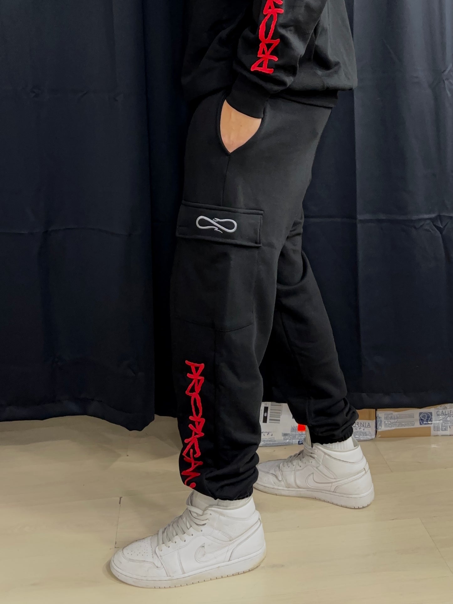 Logo Embroidery cargo Sweatpant