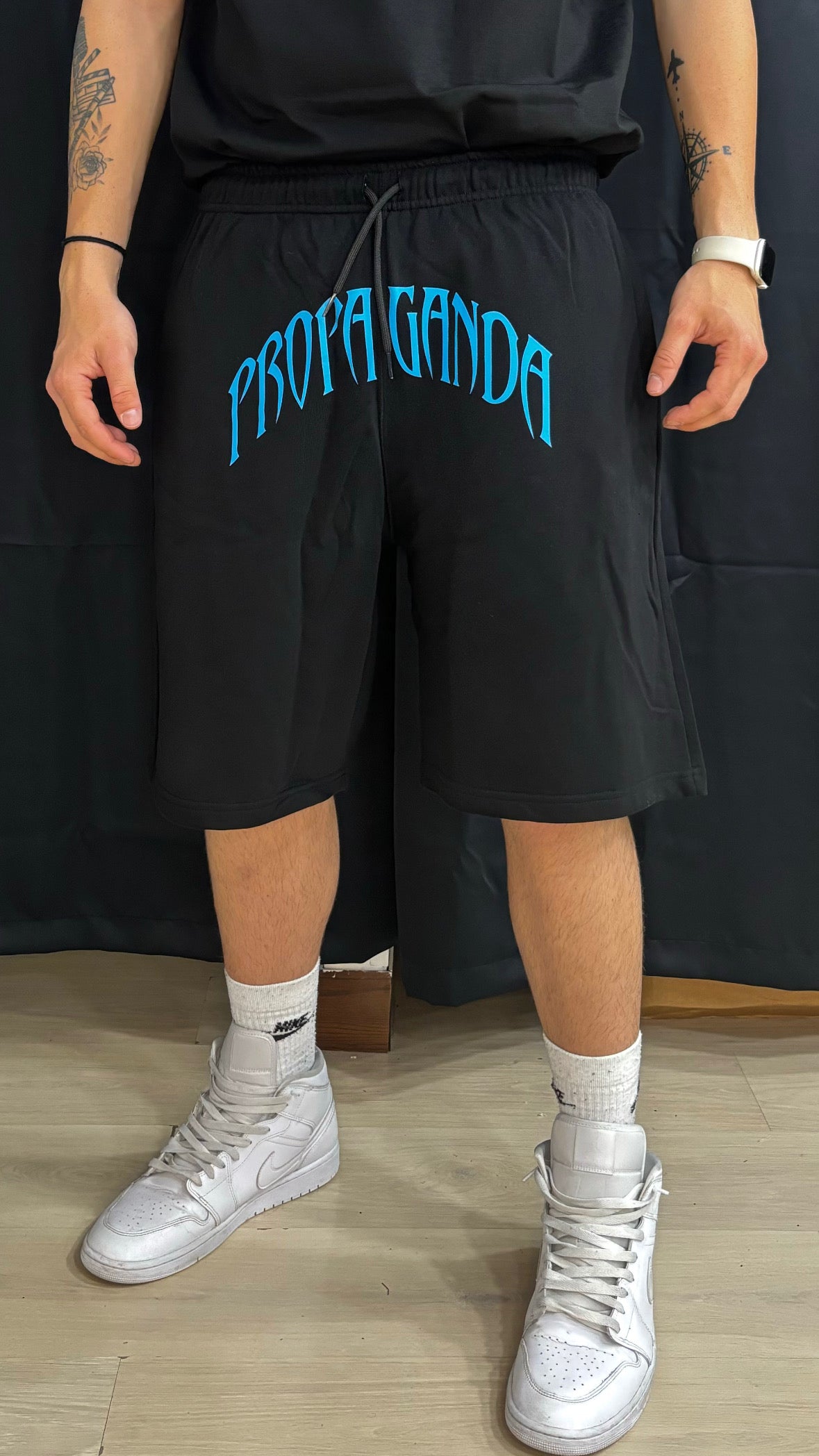 Sweatshort triangle shark