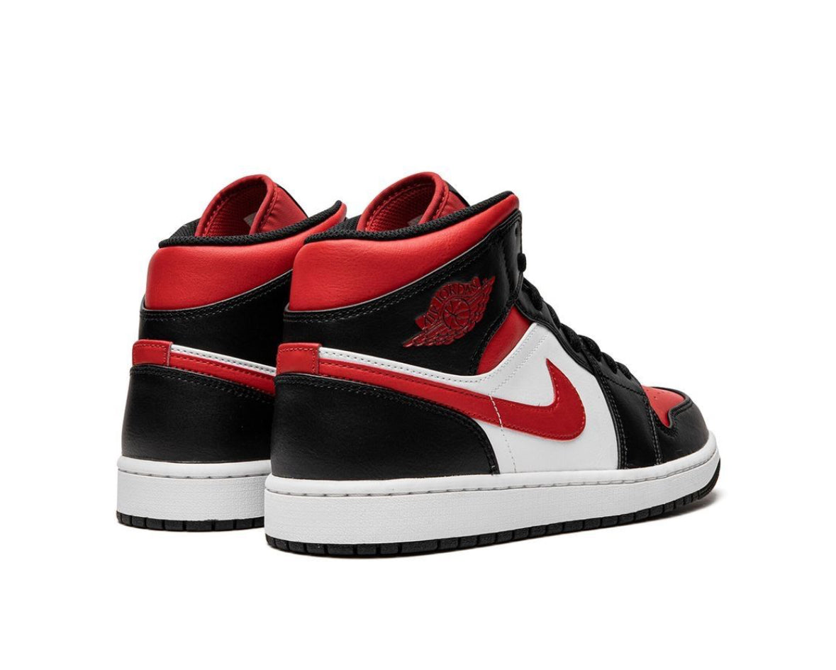 Jordan 1 mid Bred toe