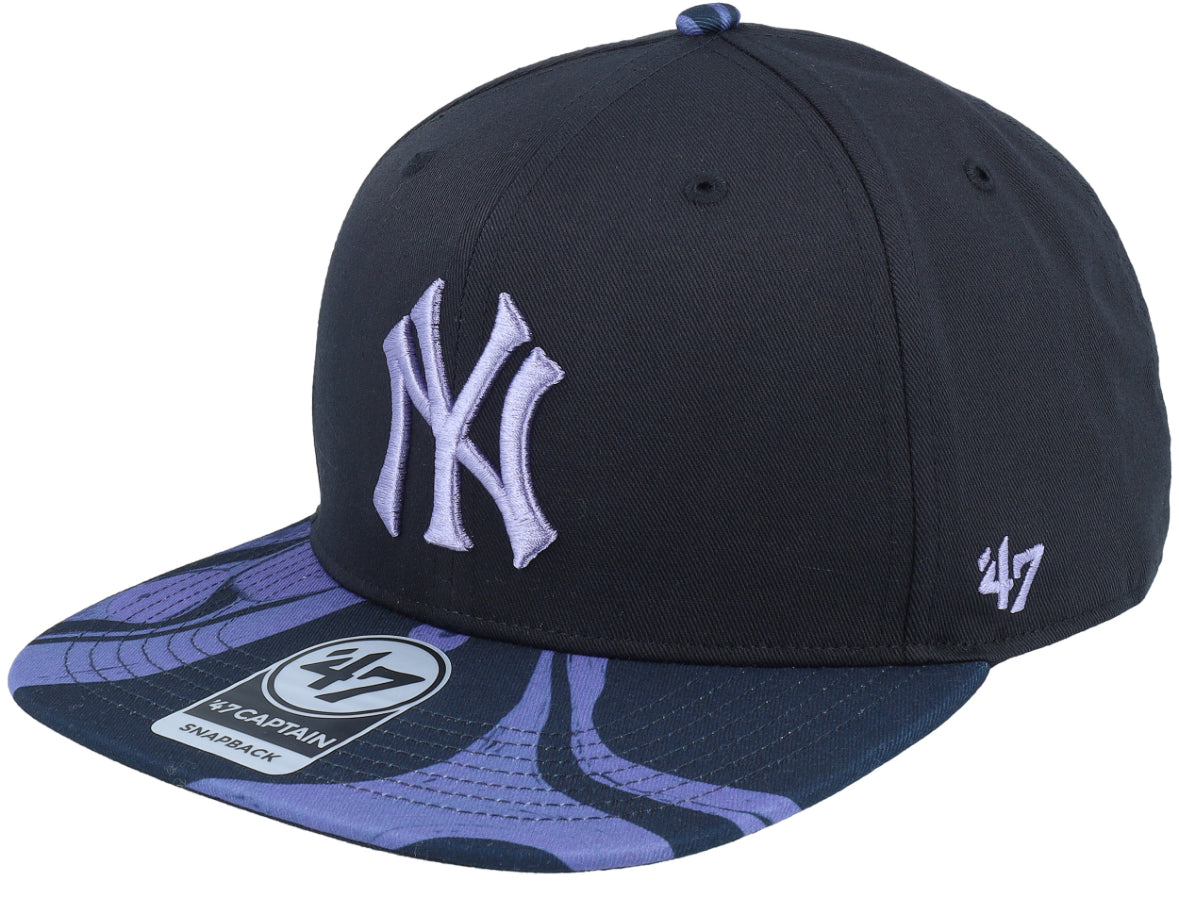 New York Yankees Enamel Twist Captain Black SnapBack