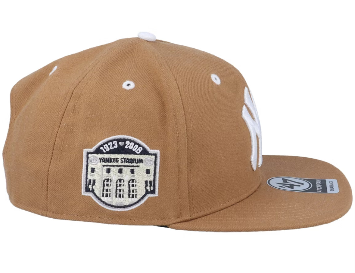 Hatstore Exclusive x New York Yankees Stadium Camel/White Snapback - 47 Brand