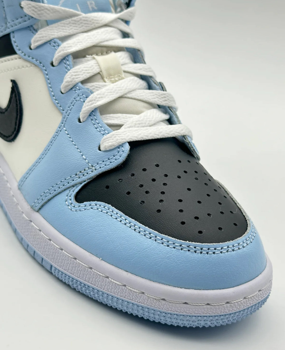 Jordan 1 mid ice blu
